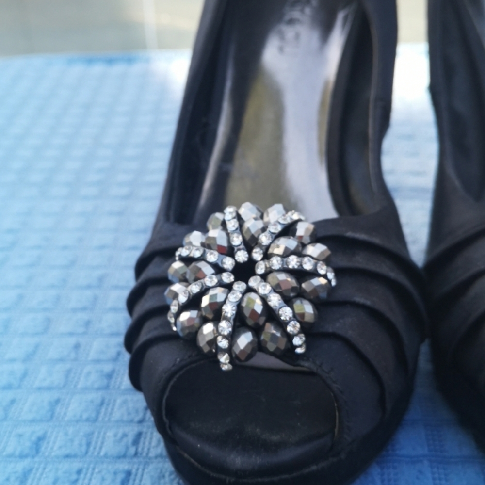 Shoes - Picture 2 of 3